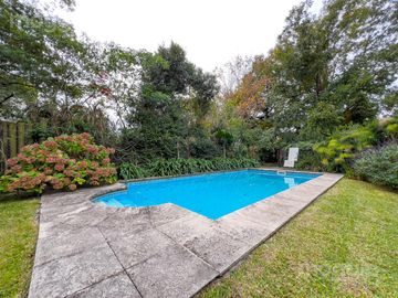 Sobre la mejor calle de Santa Rita, Casa con 4 Dormitorios, Parque, Pileta y Parrilla