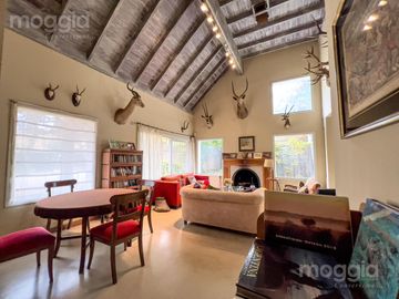 Sobre la mejor calle de Santa Rita, Casa con 4 Dormitorios, Parque, Pileta y Parrilla