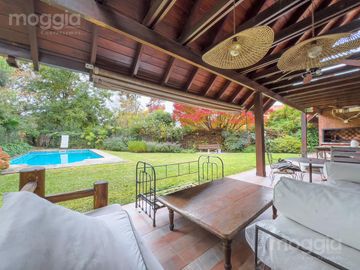 Sobre la mejor calle de Santa Rita, Casa con 4 Dormitorios, Parque, Pileta y Parrilla
