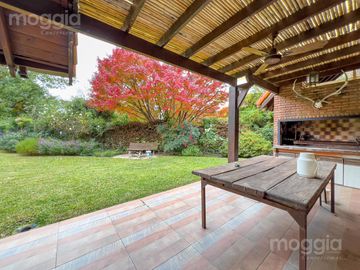 Sobre la mejor calle de Santa Rita, Casa con 4 Dormitorios, Parque, Pileta y Parrilla