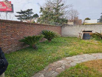 Pacheco - Zeballos al 1000 -  Casa lote propio para uso comercial y vivienda