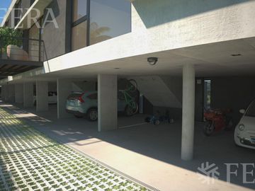 Venta Departamento duplex 4 ambientes con cochera y patio propio en Tigre