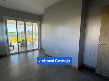 Casa al agua a estrenar  en venta de 4 dormitorios - Barrio Costas - Puertos