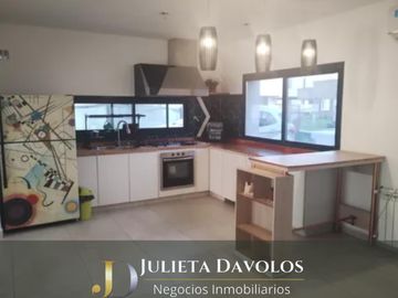 Casa a laguna 5 ambiente en venta en San Sebastian Área 1