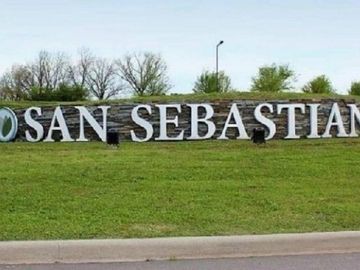 Casa a laguna 5 ambiente en venta en San Sebastian Área 1