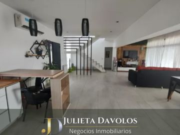 Casa a laguna 5 ambiente en venta en San Sebastian Área 1