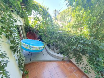 CASA tipo PH 2 PLANTAS  EN CALLE CORTADA POSIBILIDAD DE  3 UNIDADES.