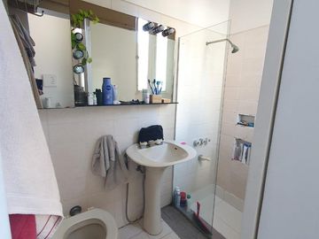 CASA tipo PH 2 PLANTAS  EN CALLE CORTADA POSIBILIDAD DE  3 UNIDADES.