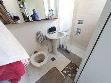 CASA tipo PH 2 PLANTAS  EN CALLE CORTADA POSIBILIDAD DE  3 UNIDADES.