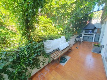 CASA tipo PH 2 PLANTAS  EN CALLE CORTADA POSIBILIDAD DE  3 UNIDADES.