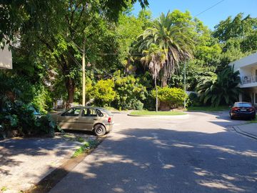 CASA tipo PH 2 PLANTAS  EN CALLE CORTADA POSIBILIDAD DE  3 UNIDADES.