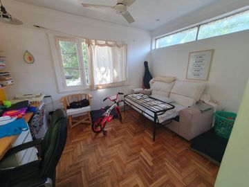 CASA tipo PH 2 PLANTAS  EN CALLE CORTADA POSIBILIDAD DE  3 UNIDADES.