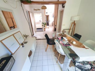 CASA tipo PH 2 PLANTAS  EN CALLE CORTADA POSIBILIDAD DE  3 UNIDADES.