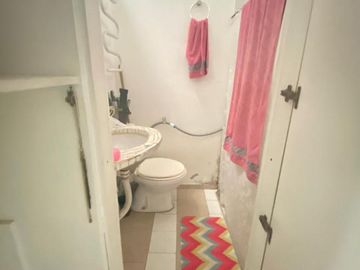 CASA tipo PH 2 PLANTAS  EN CALLE CORTADA POSIBILIDAD DE  3 UNIDADES.