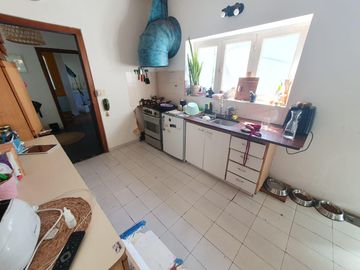 CASA tipo PH 2 PLANTAS  EN CALLE CORTADA POSIBILIDAD DE  3 UNIDADES.