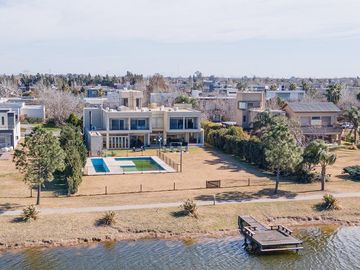 Venta Casa 5 dormitorios Puerto Roldán