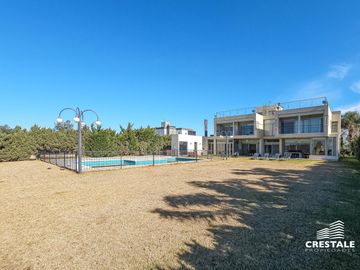 Venta Casa 5 dormitorios Puerto Roldán