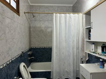 CASA VENTA 3 DORMITORIOS JARDIN PISCINA FUNES SANTA FE