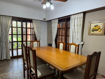 CASA VENTA 3 DORMITORIOS JARDIN PISCINA FUNES SANTA FE
