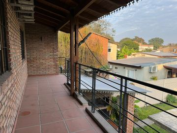 CASA VENTA 3 DORMITORIOS JARDIN PISCINA FUNES SANTA FE