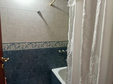CASA VENTA 3 DORMITORIOS JARDIN PISCINA FUNES SANTA FE