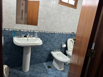 CASA VENTA 3 DORMITORIOS JARDIN PISCINA FUNES SANTA FE