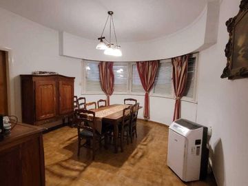 Casa en venta - 4 Dormitorios 3 Baños 1 Cochera - 330Mts2 - Miramar