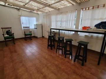 Casa en venta - 4 Dormitorios 3 Baños 1 Cochera - 330Mts2 - Miramar