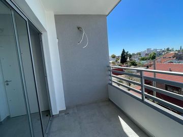 Departamento a estrenar semipiso de 2 ambientes con balcón doble