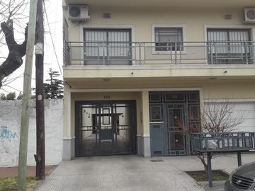 Departamento 2 ambientes con cochera y terraza individual con parrilla - Wilde