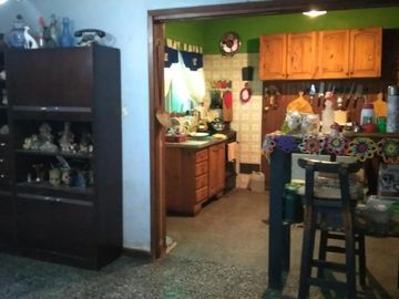 Amplia casa ubicada San Justo, La Matanza