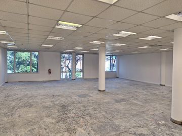 Oficina de 130 m2 sobre Panamericana en Mart.-Fleming/Panam.
