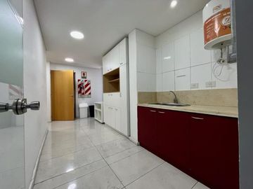 Oficina de 130 m2 sobre Panamericana en Mart.-Fleming/Panam.