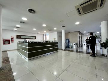 Oficina de 130 m2 sobre Panamericana en Mart.-Fleming/Panam.