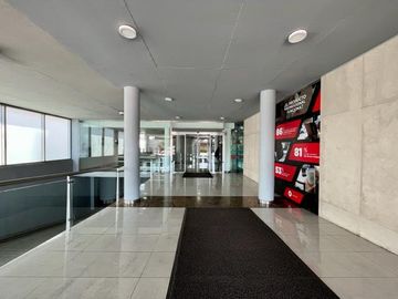 Oficina de 130 m2 sobre Panamericana en Mart.-Fleming/Panam.