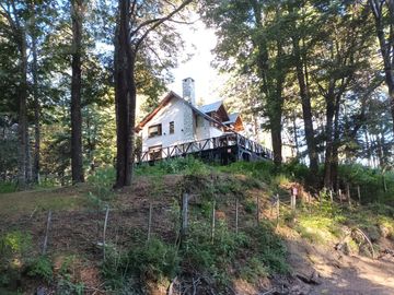 Casa en venta en Villa La Angostura sobre importante fracción en  Arauco