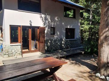 Casa en venta en Villa La Angostura sobre importante fracción en  Arauco