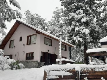 Casa en venta en Villa La Angostura sobre importante fracción en  Arauco