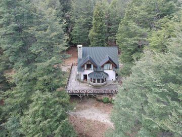 Casa en venta en Villa La Angostura sobre importante fracción en  Arauco