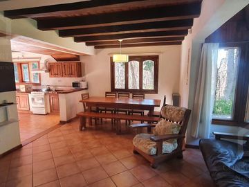 Casa en venta en Villa La Angostura sobre importante fracción en  Arauco