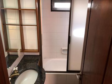 Departamento 5 ambientes en Olivos, de Libertador al rio con 2 cocheras y baulera !