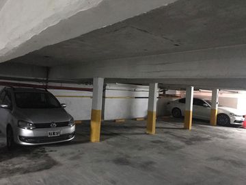 Departamento 5 ambientes en Olivos, de Libertador al rio con 2 cocheras y baulera !