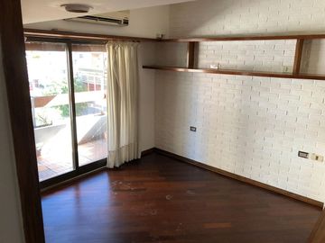 Departamento 5 ambientes en Olivos, de Libertador al rio con 2 cocheras y baulera !