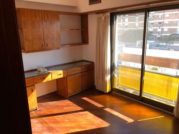 Departamento 5 ambientes en Olivos, de Libertador al rio con 2 cocheras y baulera !