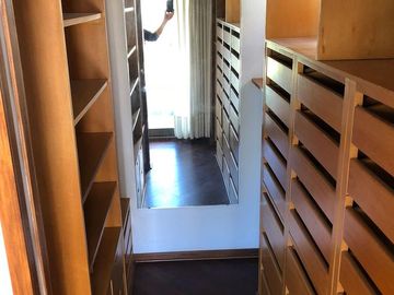 Departamento 5 ambientes en Olivos, de Libertador al rio con 2 cocheras y baulera !