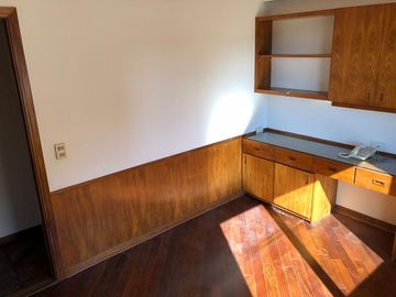 Departamento 5 ambientes en Olivos, de Libertador al rio con 2 cocheras y baulera !