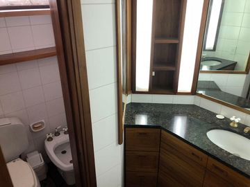 Departamento 5 ambientes en Olivos, de Libertador al rio con 2 cocheras y baulera !