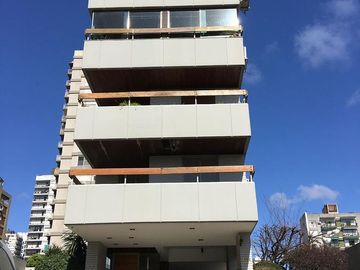 Departamento 5 ambientes en Olivos, de Libertador al rio con 2 cocheras y baulera !