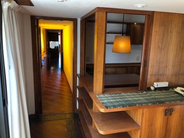 Departamento 5 ambientes en Olivos, de Libertador al rio con 2 cocheras y baulera !