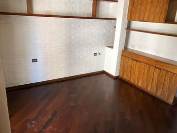 Departamento 5 ambientes en Olivos, de Libertador al rio con 2 cocheras y baulera !